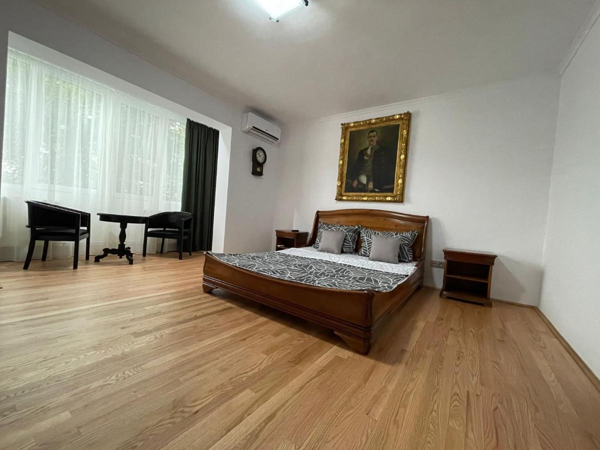 M & I 2 Apartment *