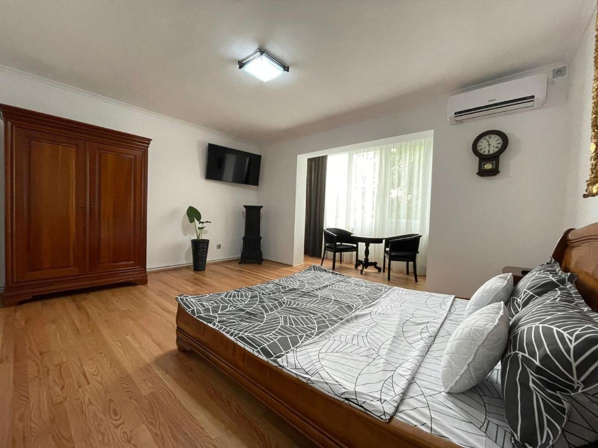 M & I 2 Apartment *